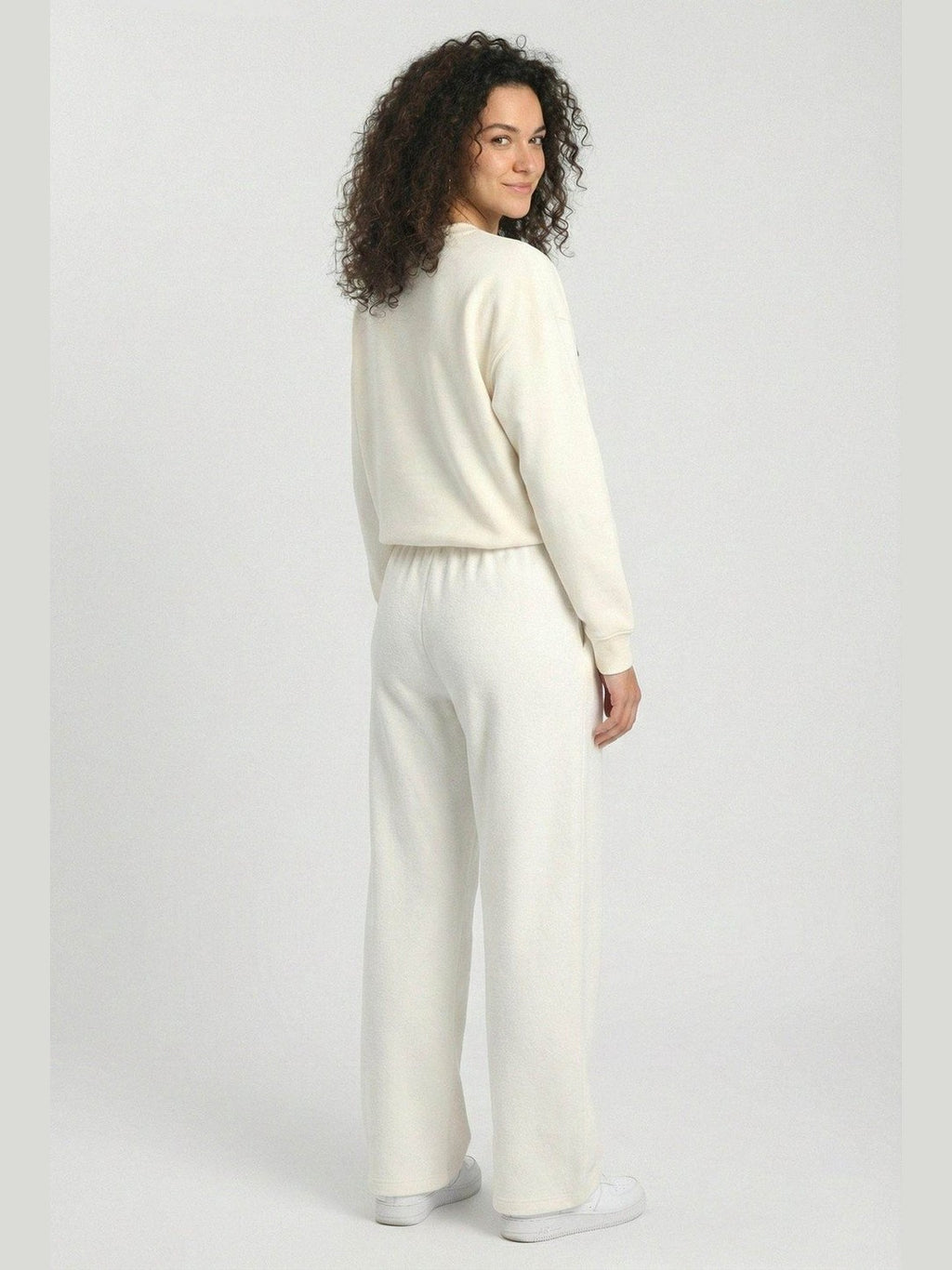 White ladies wide eg fleece trouser chic trendy in fashion in demand
