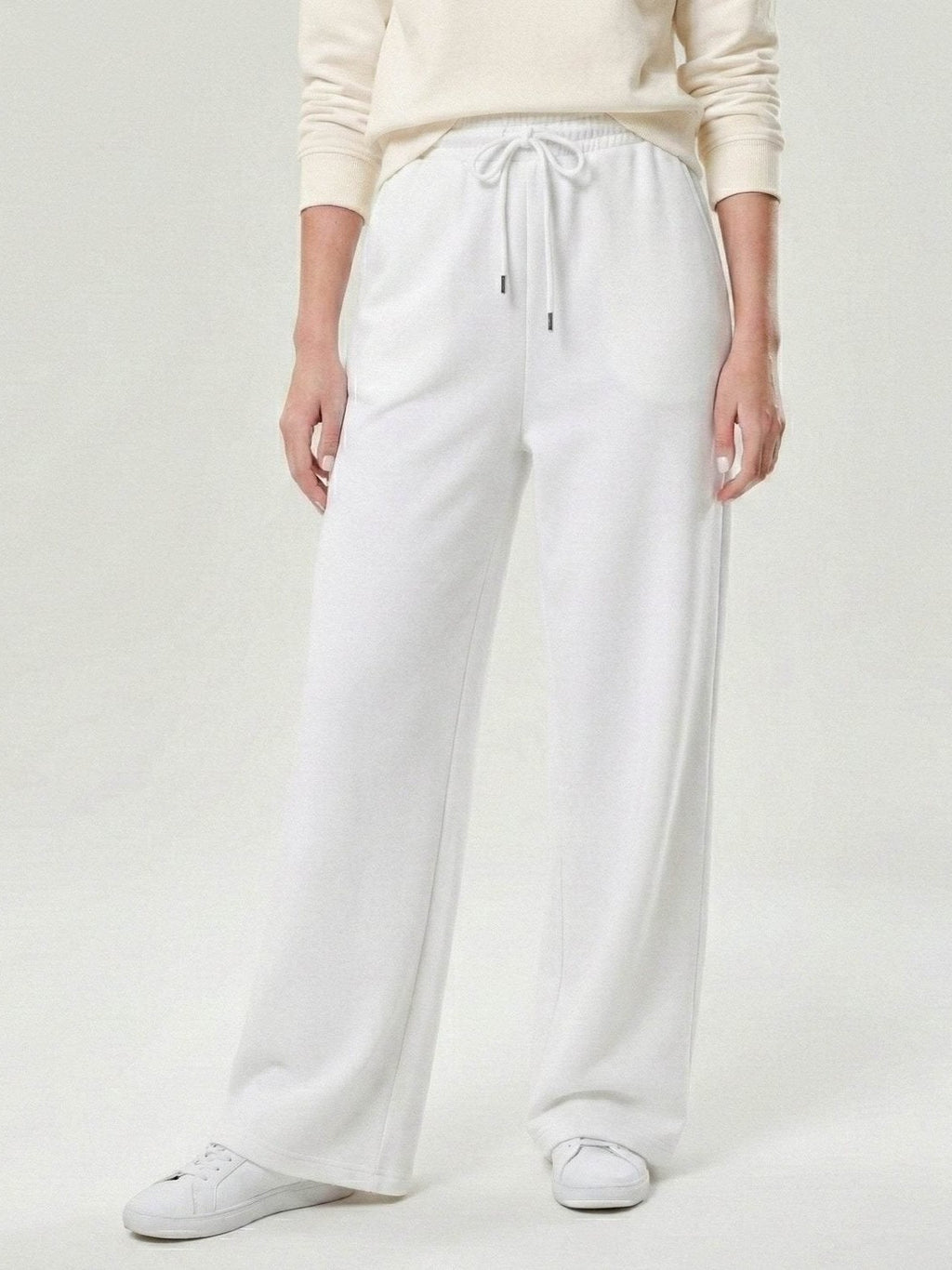 White ladies wide eg fleece trouser chic trendy in fashion in demand
