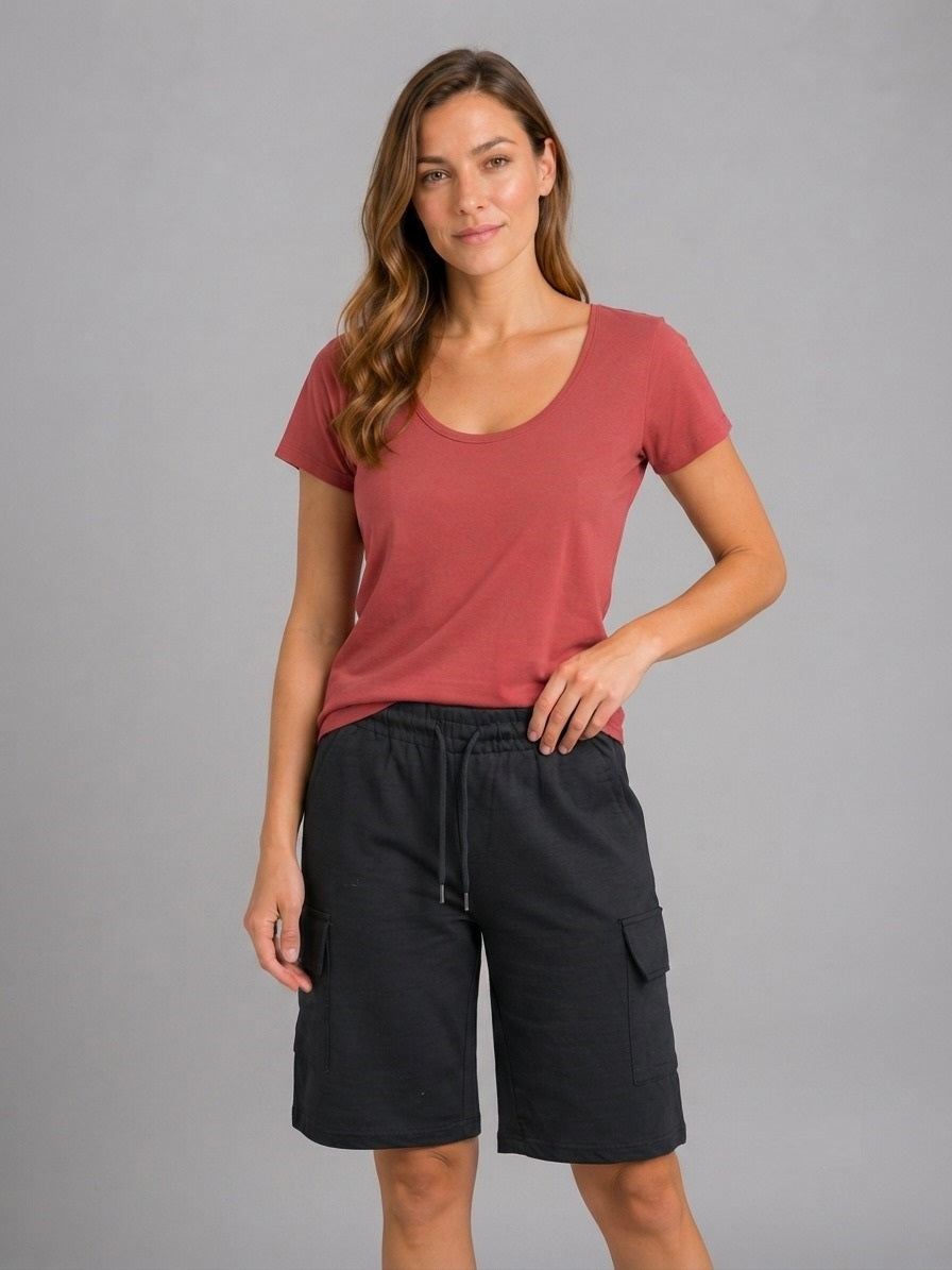 Essential Women's Fleece Cargo Shorts – Black
